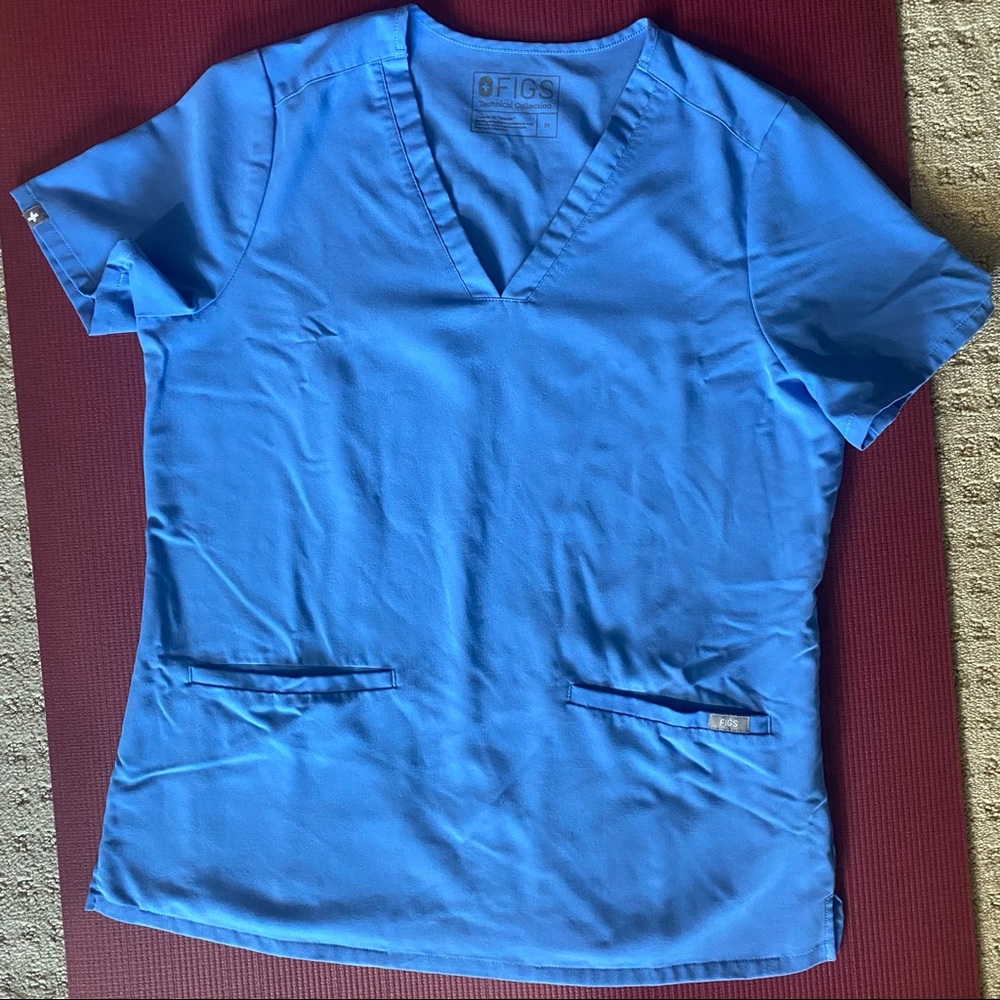 Figs Casma 3 Pocket Top - Medium